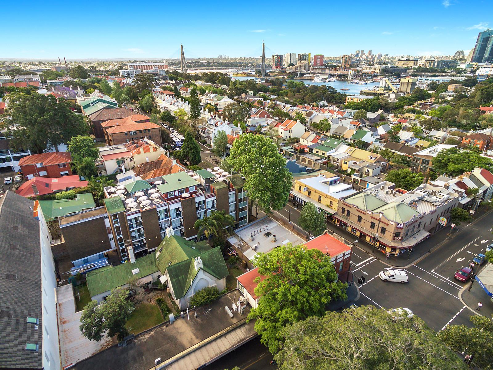 Photo #5: 142 Glebe Point Road, Glebe - Sold by Coopers Agency