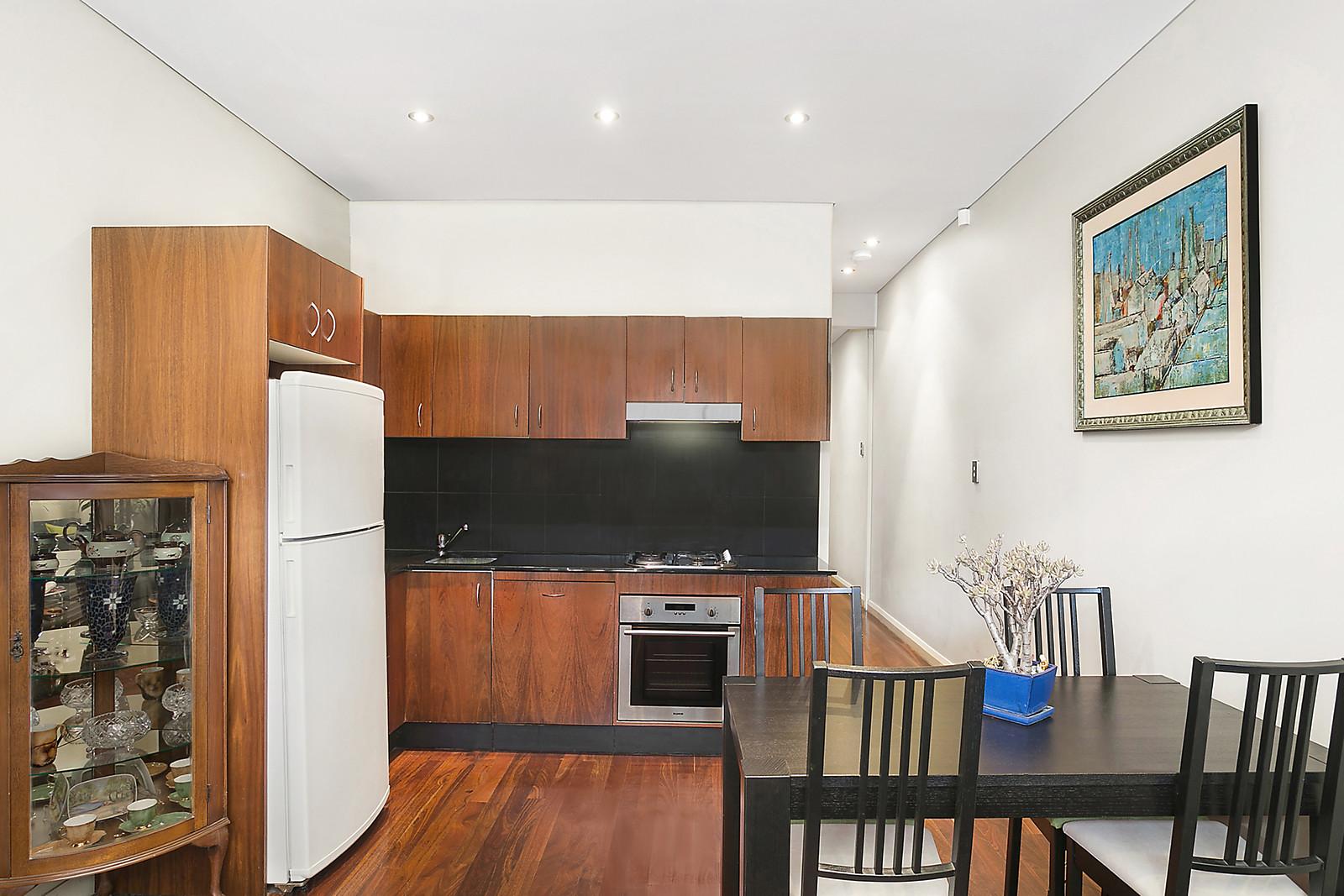 Photo #5: 3/11-23 Hay Street, Leichhardt - Sold by Coopers Agency